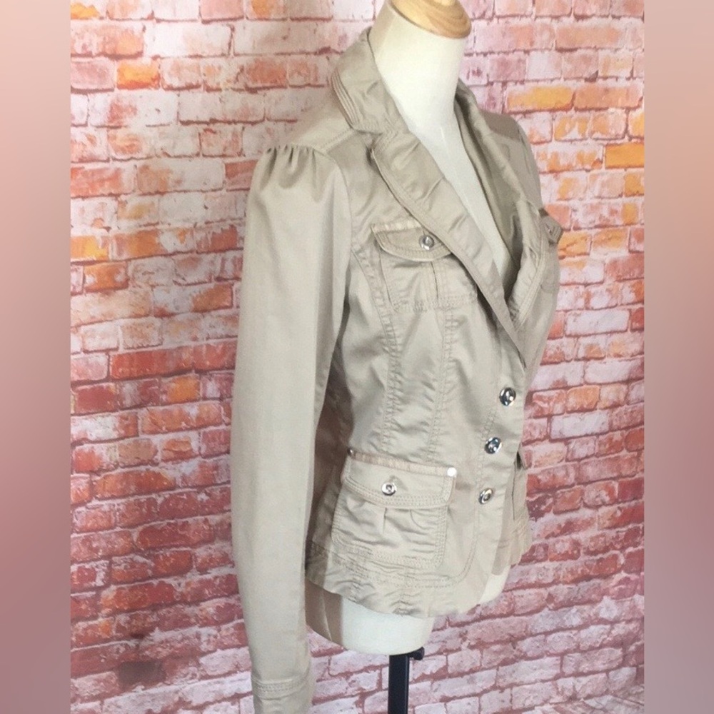 White House Black Market Tan
Tailored Cropped Button-Front Jacket - Picture 3 of 10